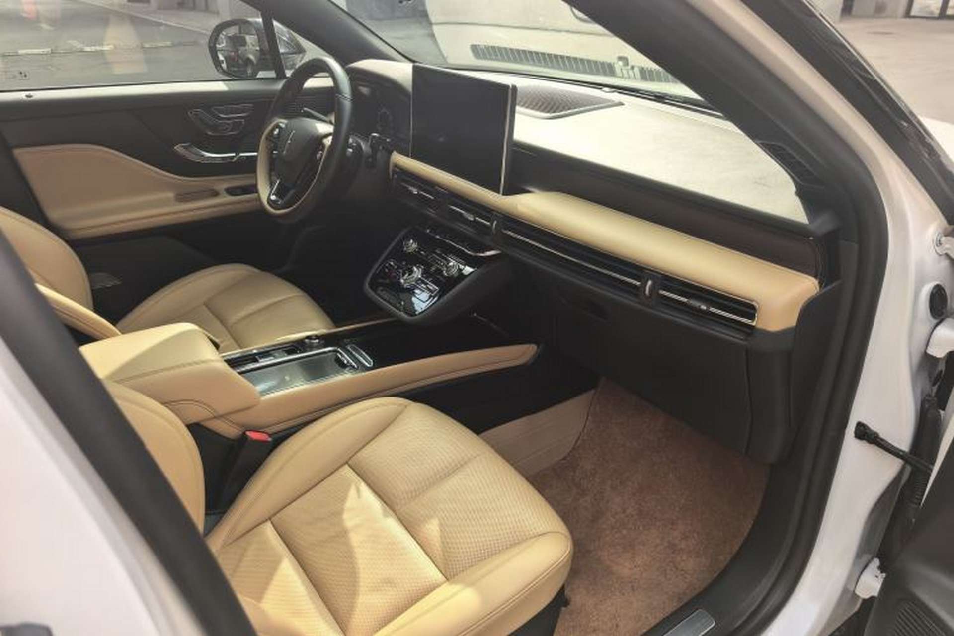 Used Lincoln Corsair 2021 2.0T Two-Wheel-Drive Luxury Edition Interior 2