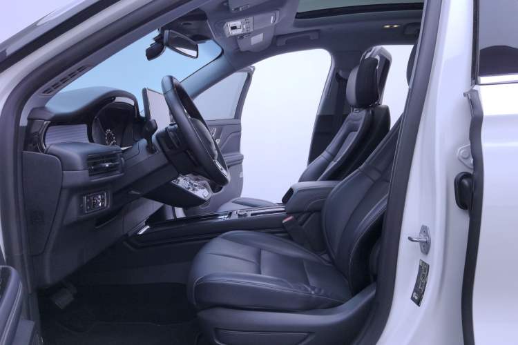 Used Lincoln Corsair 2021 2.0T Two-Wheel Drive Deluxe Edition Interior 2