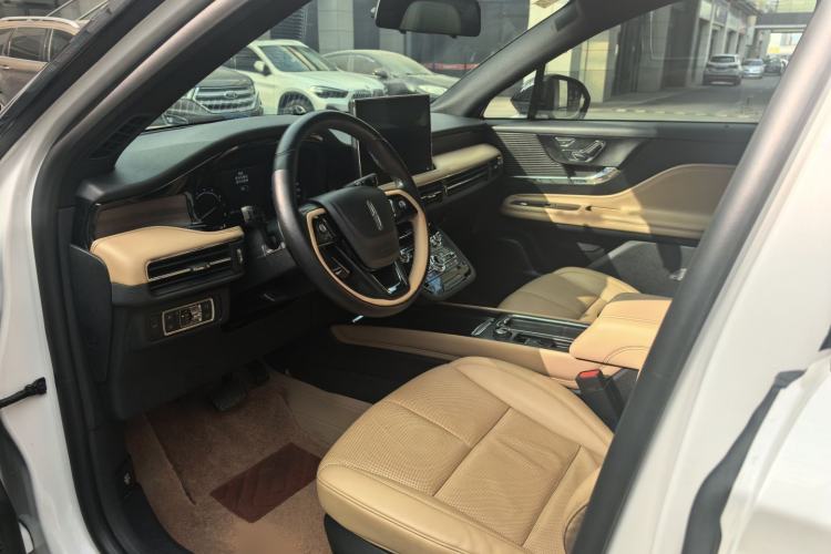 Used Lincoln Corsair 2021 2.0T Two-Wheel-Drive Luxury Edition Interior 3