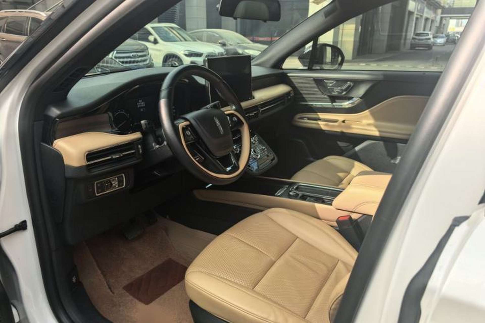 Used Lincoln Corsair 2021 2.0T Two-Wheel-Drive Luxury Edition Interior 3