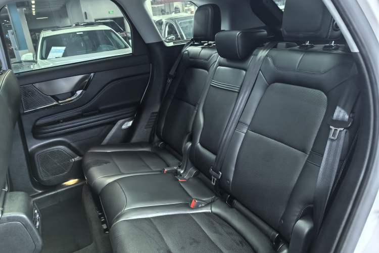 Used Lincoln Corsair 2021 2.0T Two-Wheel Drive Deluxe Edition Interior 3