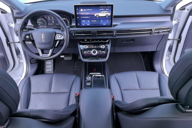 Used Lincoln Corsair 2021 2.0T Two-Wheel Drive Deluxe Edition Interior 4