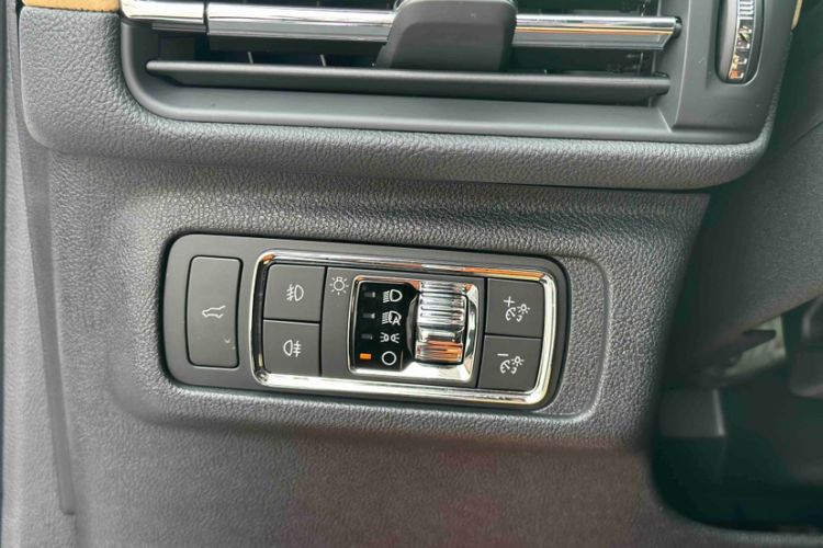 Used Lincoln Corsair 2021 2.0T Two-Wheel-Drive Luxury Edition Interior 5