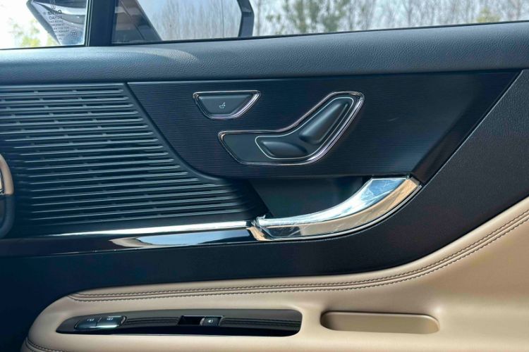 Used Lincoln Corsair 2021 2.0T Two-Wheel-Drive Luxury Edition Interior 6
