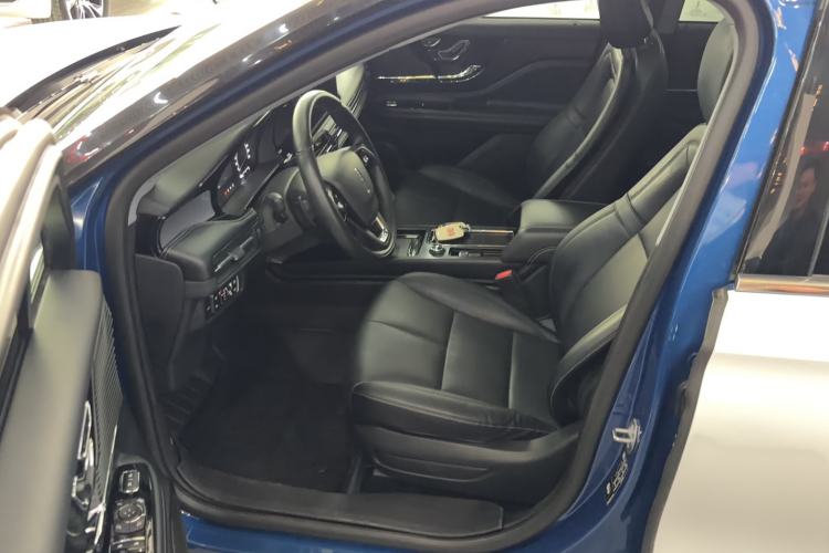 Used Lincoln Corsair 2021 2.0T Two-Wheel Drive Deluxe Edition Left Front Seat