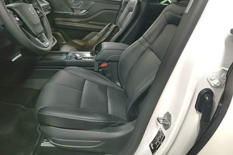 Used Lincoln Corsair 2021 2.0T Two-Wheel Drive Deluxe Edition Left Front Seat