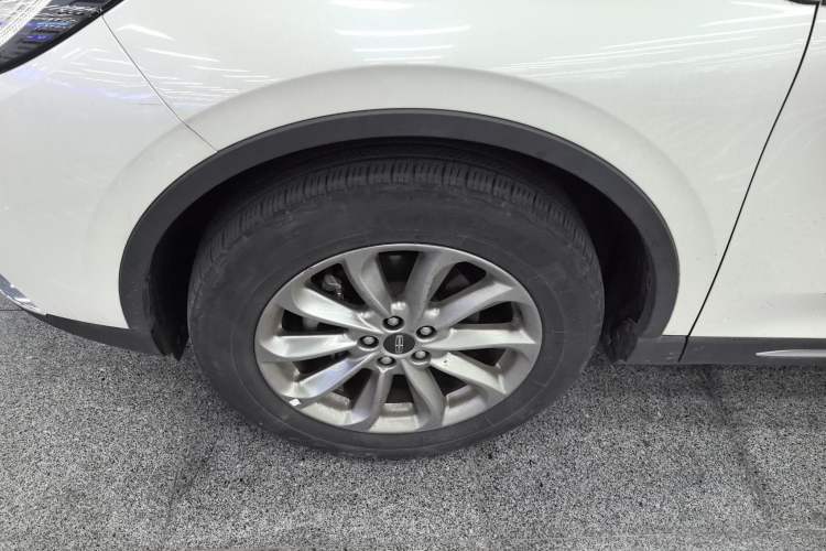 Used Lincoln Corsair 2021 2.0T Two-Wheel Drive Deluxe Edition Left Front Wheel Hub