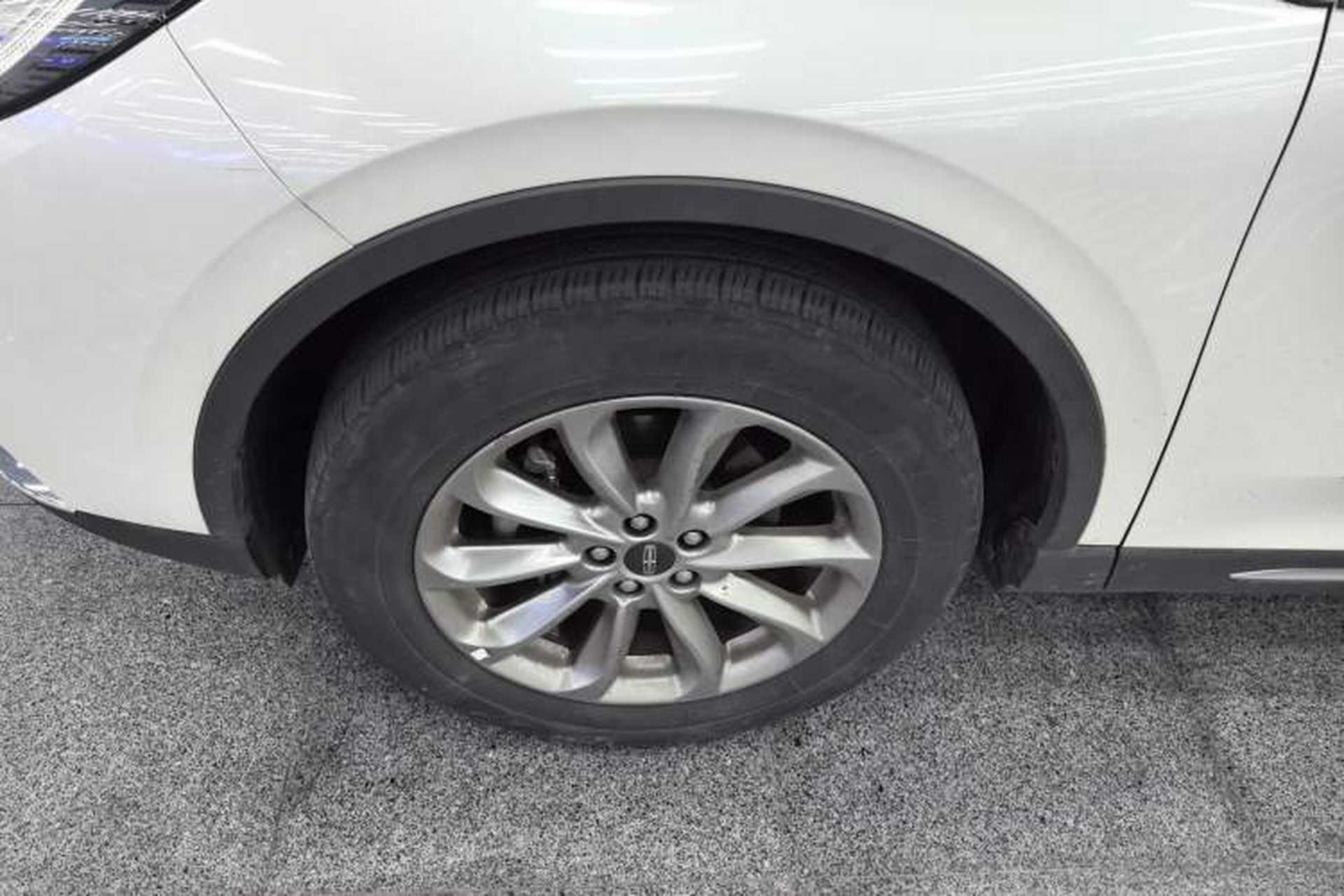 Used Lincoln Corsair 2021 2.0T Two-Wheel Drive Deluxe Edition Left Front Wheel Hub
