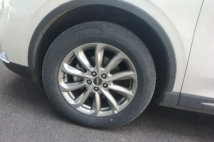 Used Lincoln Corsair 2021 2.0T Two-Wheel Drive Deluxe Edition Left Front Wheel Hub