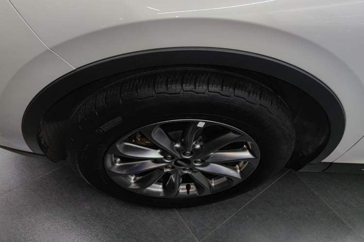 Used Lincoln Corsair 2021 2.0T Two-Wheel Drive Deluxe Edition Left Front Wheel Hub