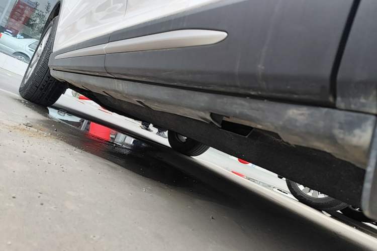 Used Lincoln Corsair 2021 2.0T Two-Wheel Drive Deluxe Edition Left Side Sill