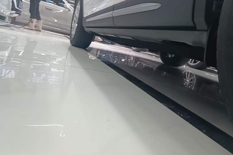 Used Lincoln Corsair 2021 2.0T Two-Wheel Drive Deluxe Edition Left Side Sill