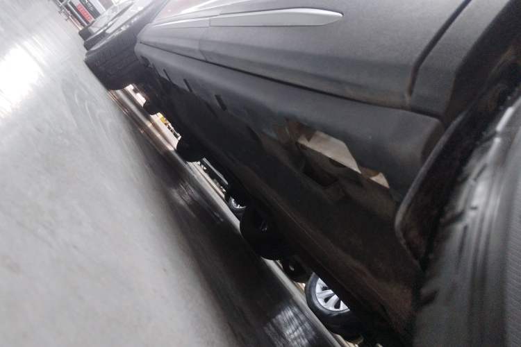 Used Lincoln Corsair 2021 2.0T Two-Wheel-Drive Luxury Edition Left Side Sill