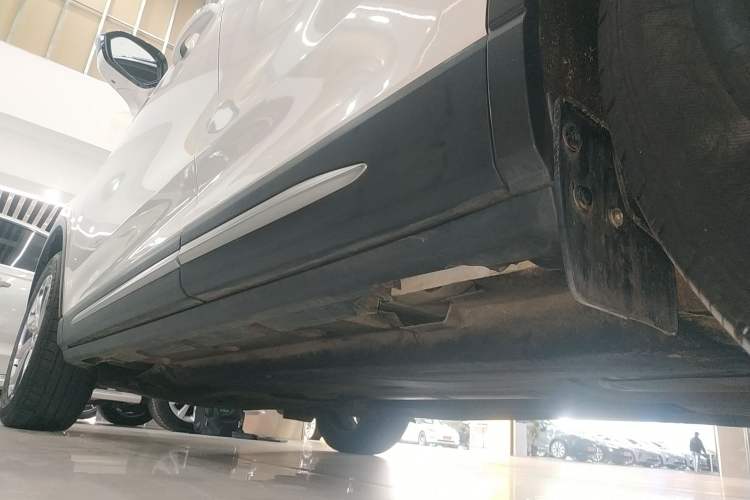 Used Lincoln Corsair 2021 2.0T Two-Wheel Drive Deluxe Edition Left Side Sill