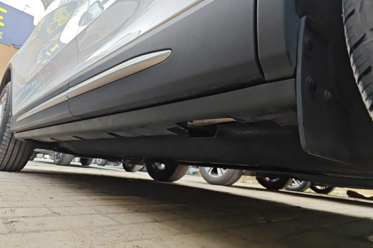 Used Lincoln Corsair 2021 2.0T Two-Wheel Drive Deluxe Edition Left Side Sill