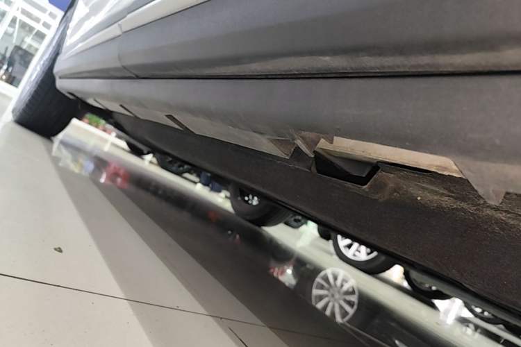 Used Lincoln Corsair 2021 2.0T Four-Wheel Drive Luxury Edition Left Side Sill