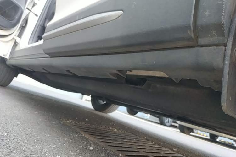 Used Lincoln Corsair 2021 2.0T Two-Wheel Drive Deluxe Edition Left Side Sill
