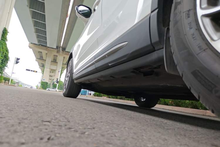 Used Lincoln Corsair 2021 2.0T Two-Wheel-Drive Luxury Edition Left Side Sill