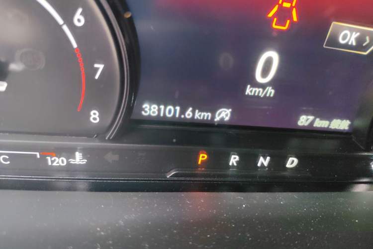 Used Lincoln Corsair 2021 2.0T Two-Wheel Drive Deluxe Edition Odometer Close Up