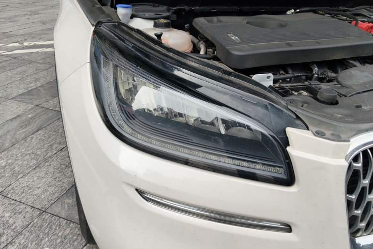 Used Lincoln Corsair 2021 2.0T Two-Wheel-Drive Luxury Edition Right Front Headlight