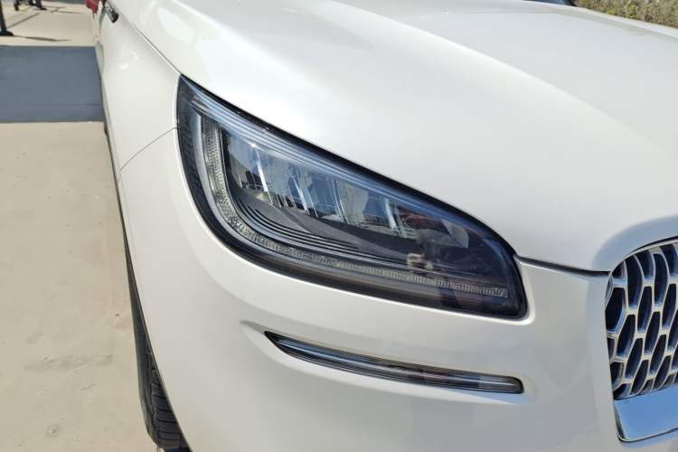 Used Lincoln Corsair 2021 2.0T Two-Wheel Drive Deluxe Edition Right Front Headlight