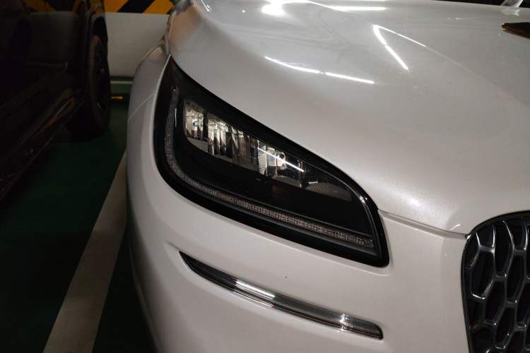 Used Lincoln Corsair 2021 2.0T Two-Wheel-Drive Luxury Edition Right Front Headlight