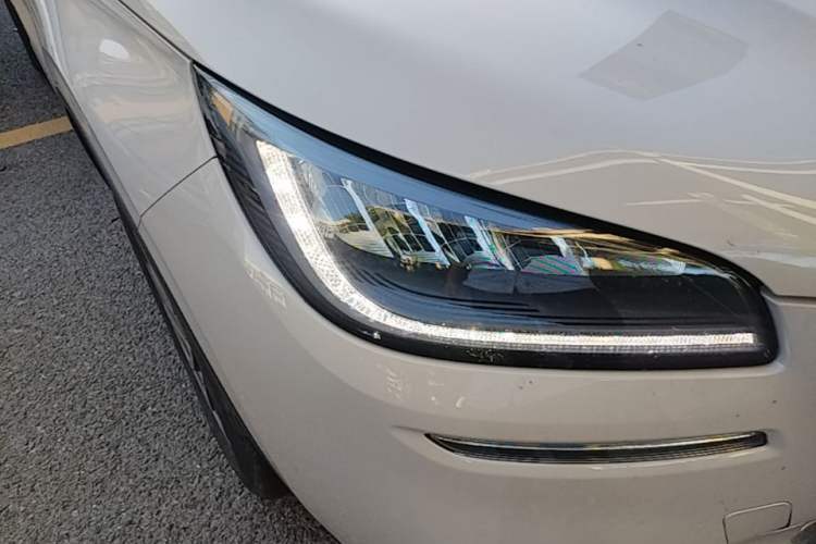 Used Lincoln Corsair 2021 2.0T Two-Wheel-Drive Luxury Edition Right Front Headlight