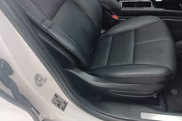 Used Lincoln Corsair 2021 2.0T Two-Wheel Drive Deluxe Edition Right Front Seat