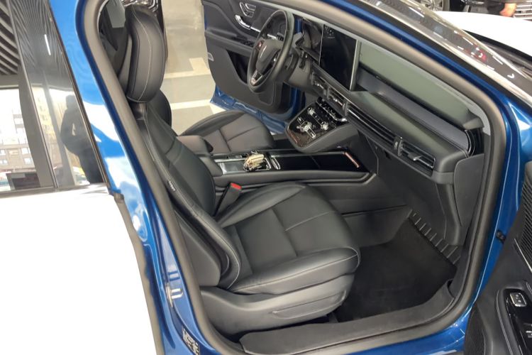 Used Lincoln Corsair 2021 2.0T Two-Wheel Drive Deluxe Edition Right Front Seat