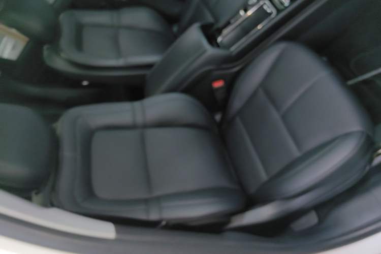 Used Lincoln Corsair 2021 2.0T Two-Wheel Drive Deluxe Edition Right Front Seat