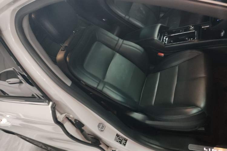 Used Lincoln Corsair 2021 2.0T Two-Wheel-Drive Luxury Edition Right Front Seat