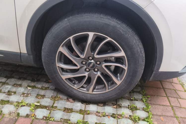 Used Lincoln Corsair 2021 2.0T Two-Wheel-Drive Luxury Edition Right Front Wheel Hub