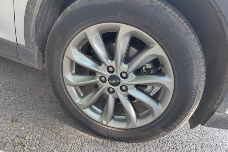 Used Lincoln Corsair 2021 2.0T Two-Wheel Drive Deluxe Edition Right Front Wheel Hub