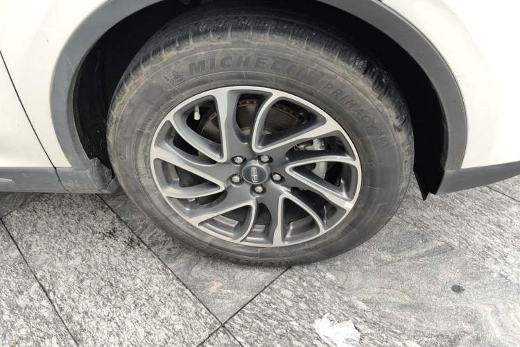 Used Lincoln Corsair 2021 2.0T Two-Wheel-Drive Luxury Edition Right Front Wheel Hub