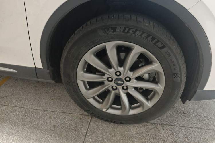 Used Lincoln Corsair 2021 2.0T Two-Wheel Drive Deluxe Edition Right Front Wheel Hub