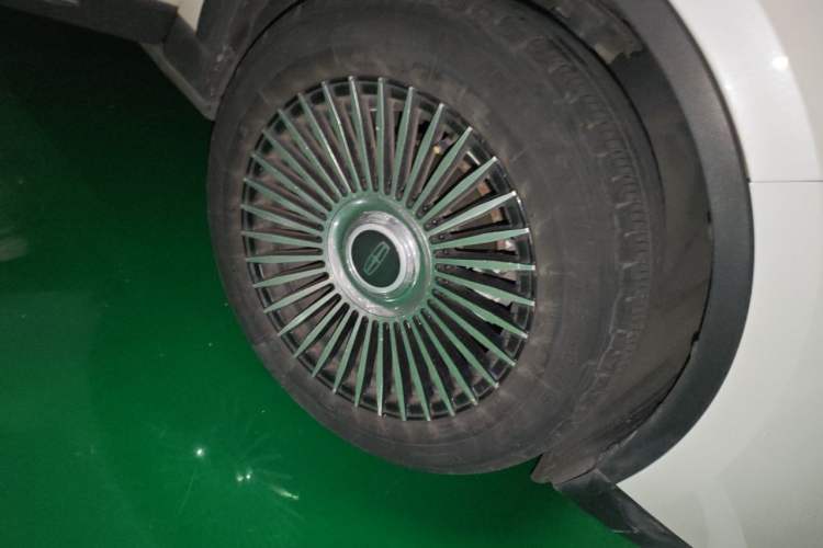Used Lincoln Corsair 2021 2.0T Two-Wheel Drive Deluxe Edition Right Front Wheel Hub
