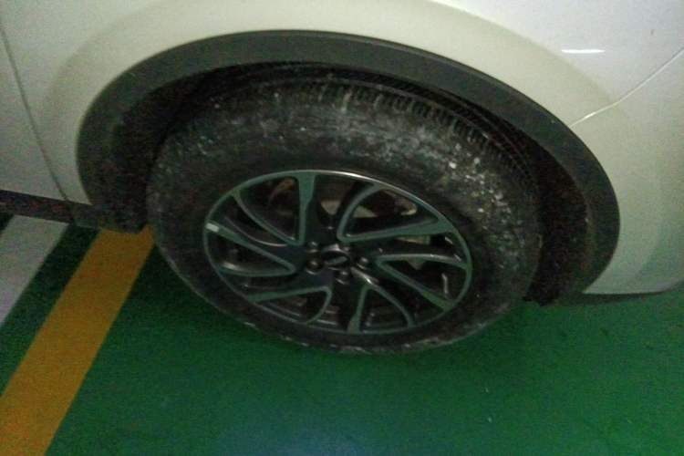 Used Lincoln Corsair 2021 2.0T Two-Wheel-Drive Luxury Edition Right Front Wheel Hub