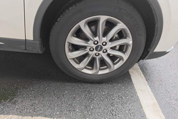 Used Lincoln Corsair 2021 2.0T Two-Wheel Drive Deluxe Edition Right Front Wheel Hub