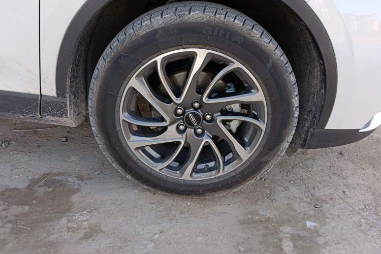 Used Lincoln Corsair 2021 2.0T Two-Wheel-Drive Luxury Edition Right Front Wheel Hub