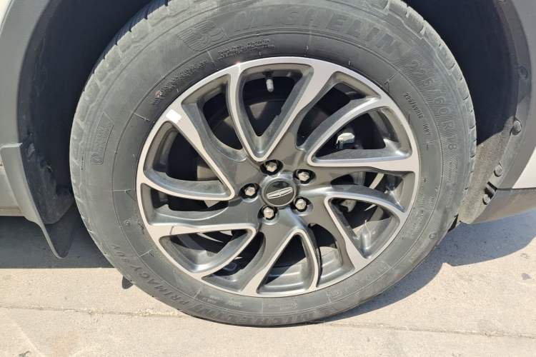 Used Lincoln Corsair 2021 2.0T Two-Wheel Drive Deluxe Edition Right Front Wheel Hub