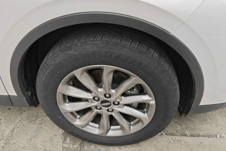 Used Lincoln Corsair 2021 2.0T Two-Wheel Drive Deluxe Edition Right Front Wheel Hub