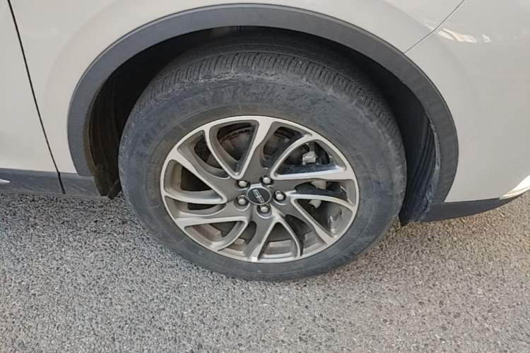 Used Lincoln Corsair 2021 2.0T Two-Wheel-Drive Luxury Edition Right Front Wheel Hub