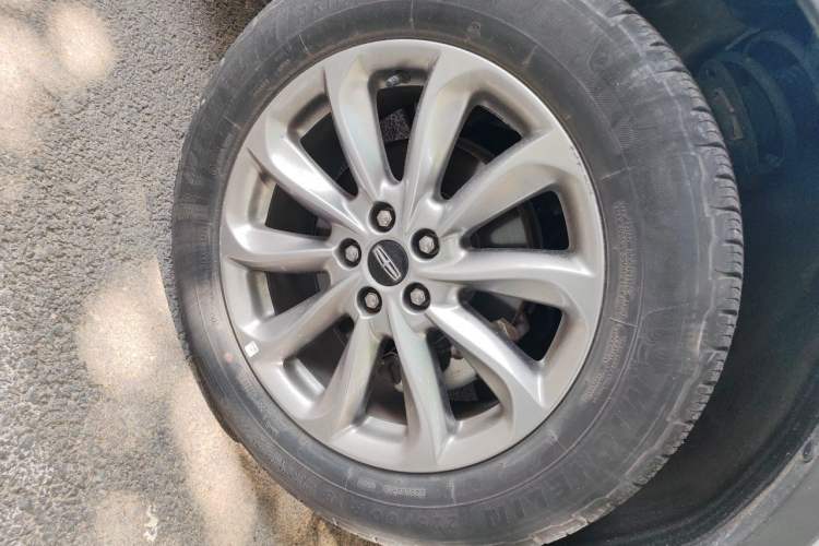 Used Lincoln Corsair 2021 2.0T Two-Wheel Drive Deluxe Edition Right Front Wheel Hub