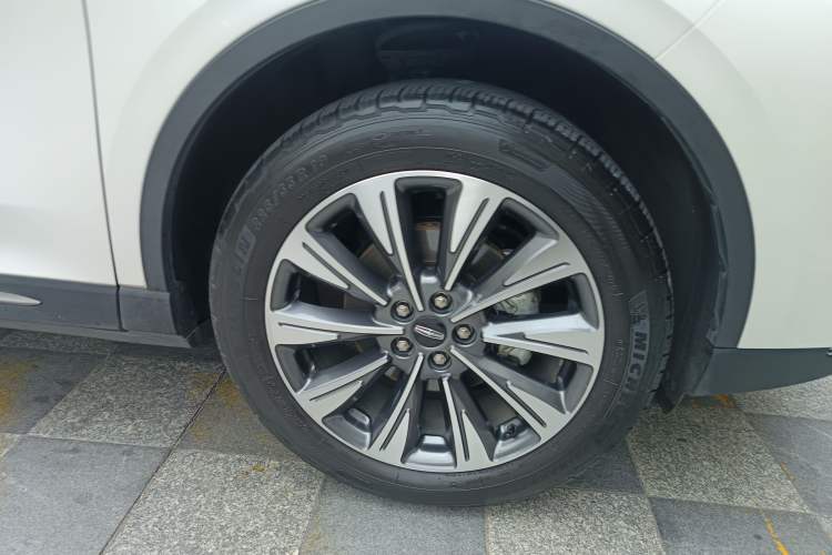 Used Lincoln Corsair 2021 2.0T Two-Wheel-Drive Luxury Edition Right Front Wheel Hub