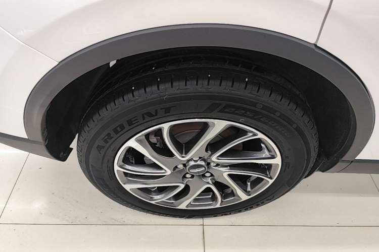 Used Lincoln Corsair 2021 2.0T Four-Wheel Drive Luxury Edition Right Rear Wheel Hub