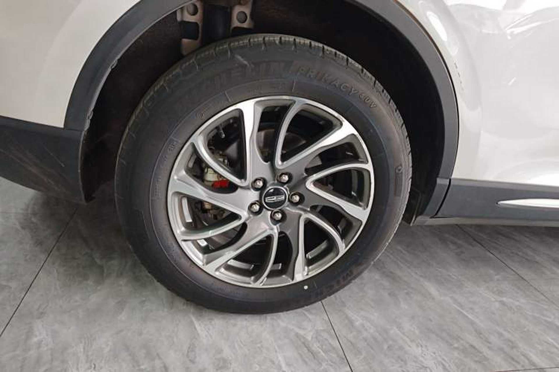 Used Lincoln Corsair 2021 2.0T Two-Wheel-Drive Luxury Edition Right Rear Wheel Hub