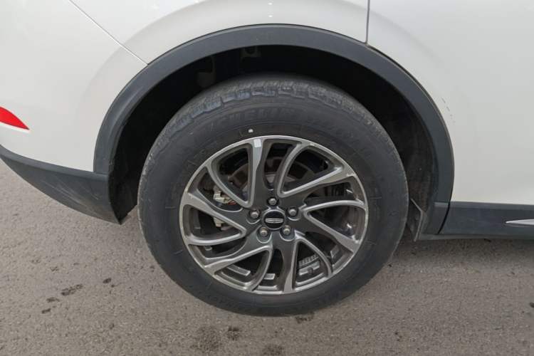 Used Lincoln Corsair 2021 2.0T Two-Wheel-Drive Luxury Edition Right Rear Wheel Hub