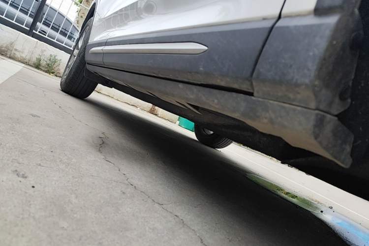 Used Lincoln Corsair 2021 2.0T Two-Wheel Drive Deluxe Edition Right Side Sill