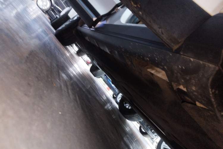 Used Lincoln Corsair 2021 2.0T Two-Wheel-Drive Luxury Edition Right Side Sill