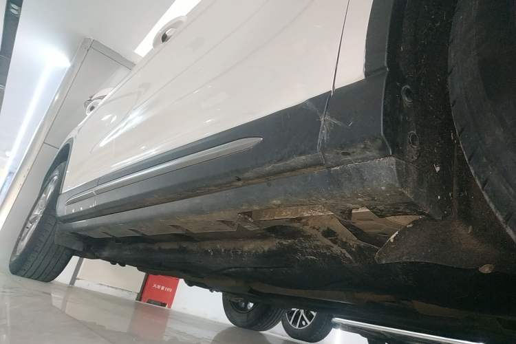 Used Lincoln Corsair 2021 2.0T Two-Wheel Drive Deluxe Edition Right Side Sill